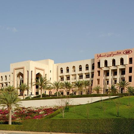 คราวน์ พลาซา โซฮาร์ Hotel ภายนอก รูปภาพ