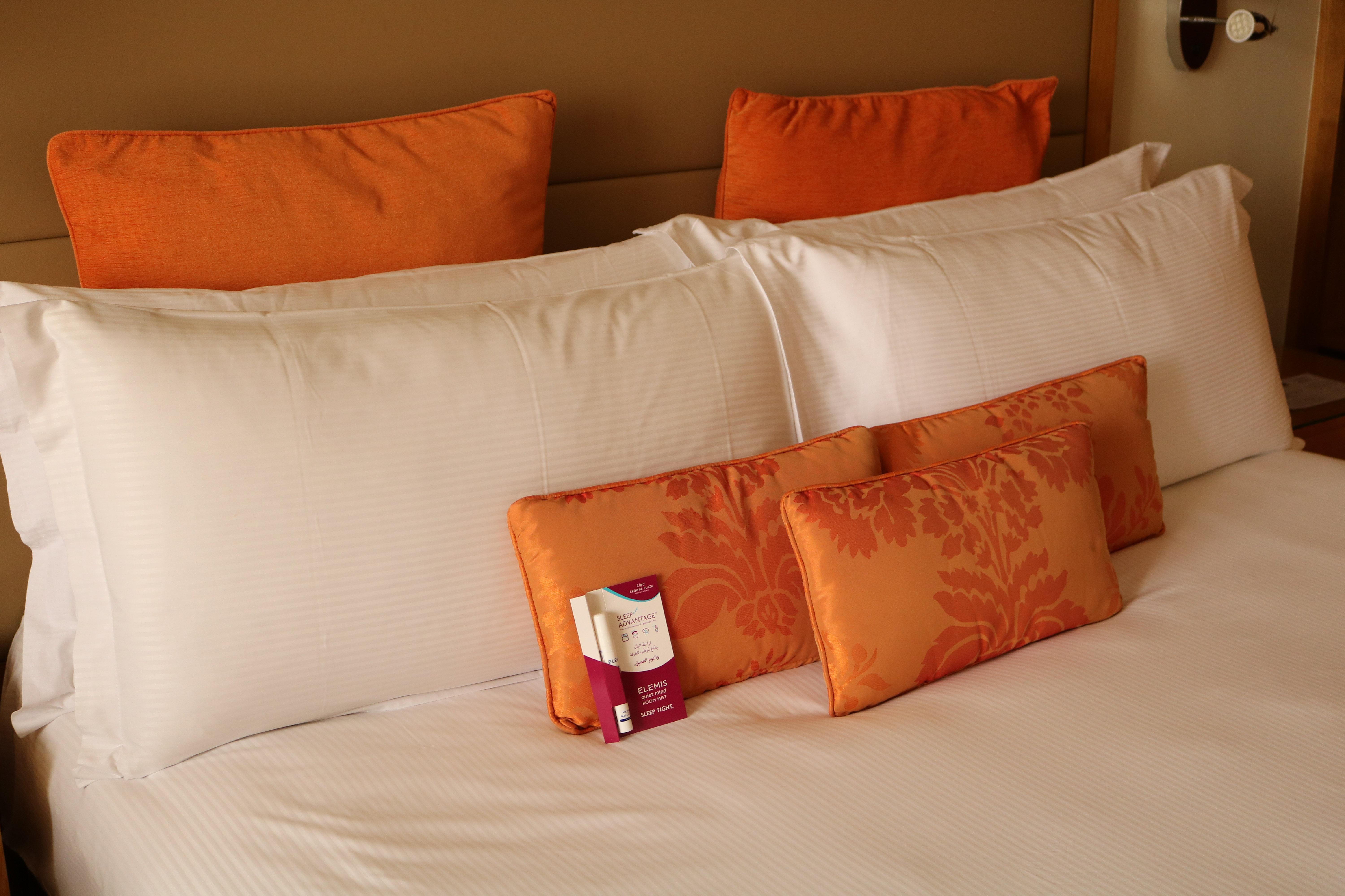 คราวน์ พลาซา โซฮาร์ Hotel ภายนอก รูปภาพ