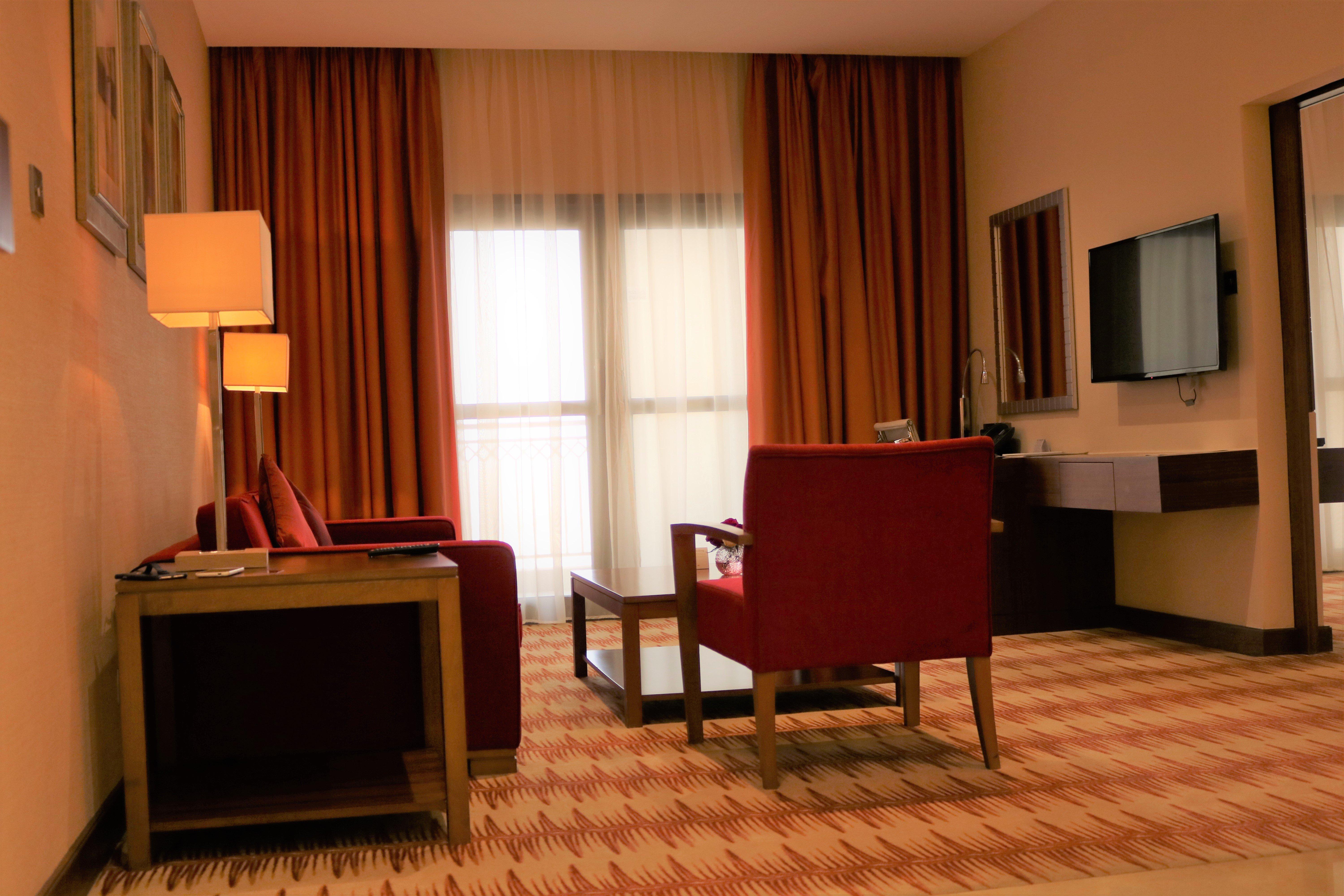 คราวน์ พลาซา โซฮาร์ Hotel ภายนอก รูปภาพ